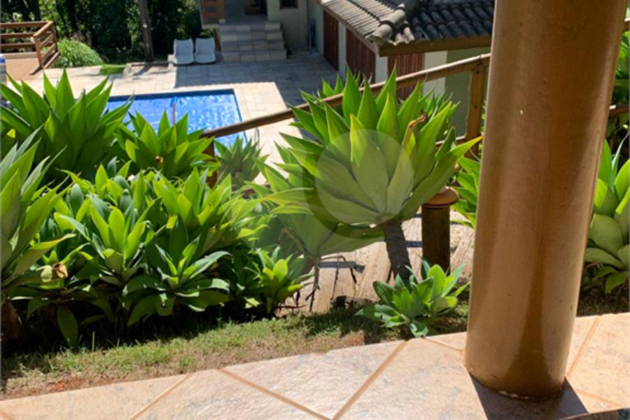 Casa à venda com 5 quartos, sendo 2 suítes, no condomínio Capela do Barreiro, Itatiba - SP
