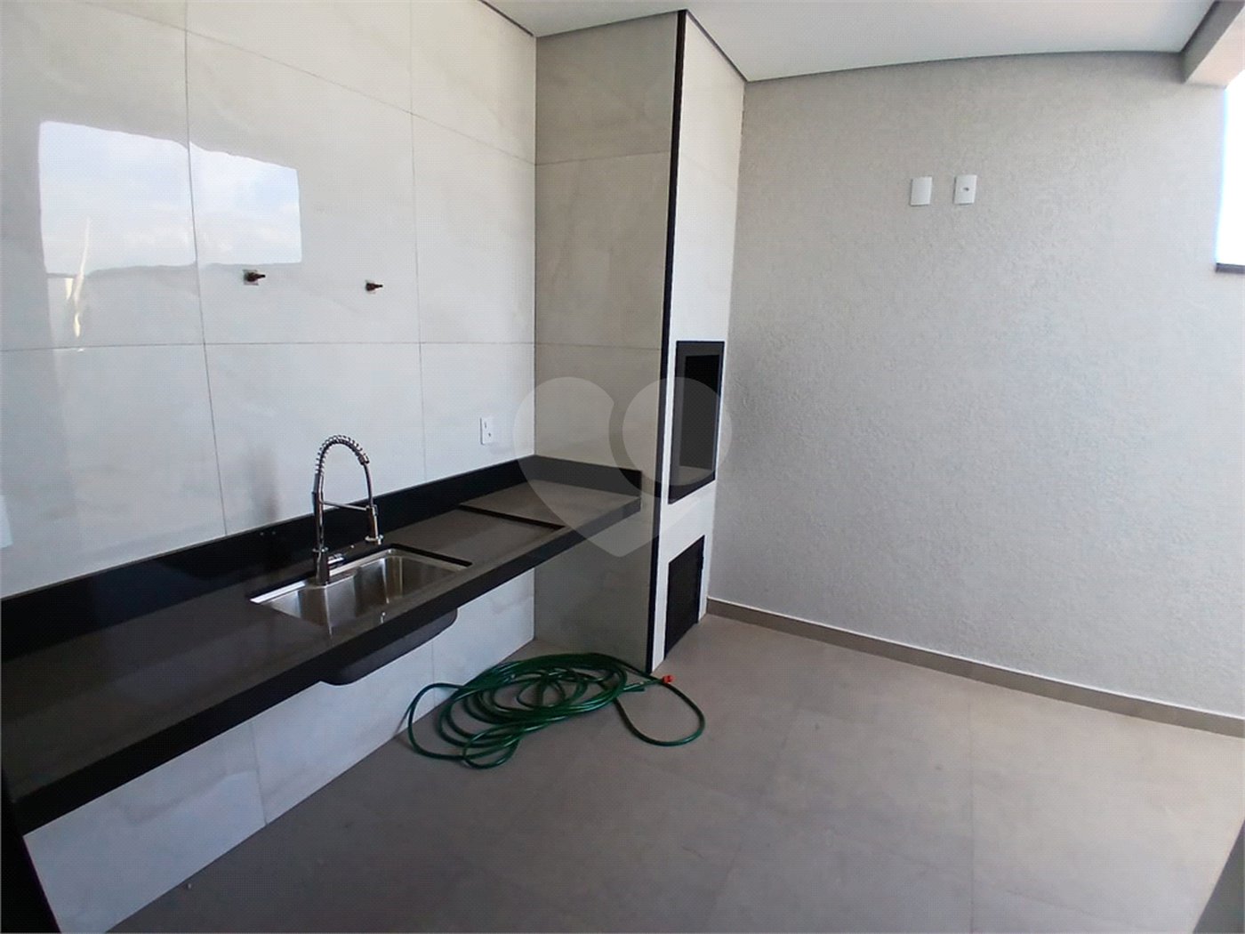 Casa à venda com 3 quartos, sendo 1 suíte, no condomínio Jardim, Sorocaba - SP