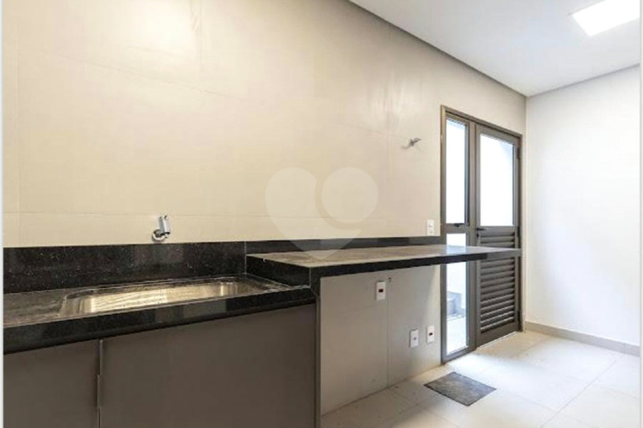 Casa à venda com 3 quartos, sendo 2 suítes, no condomínio Residencial Erika, São Paulo - SP