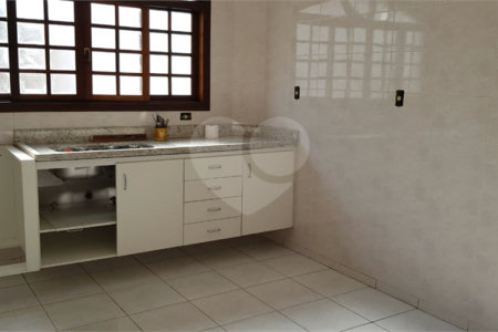 Sobrado à venda com 4 quartos, sendo 1 suíte,  em Olímpico, São Caetano do Sul, SP