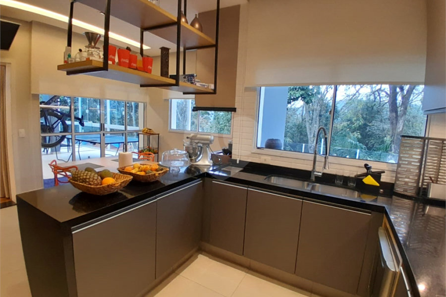 Casa à venda com 3 suítes no condomínio Suíça da Cantareira, Mairiporã - SP