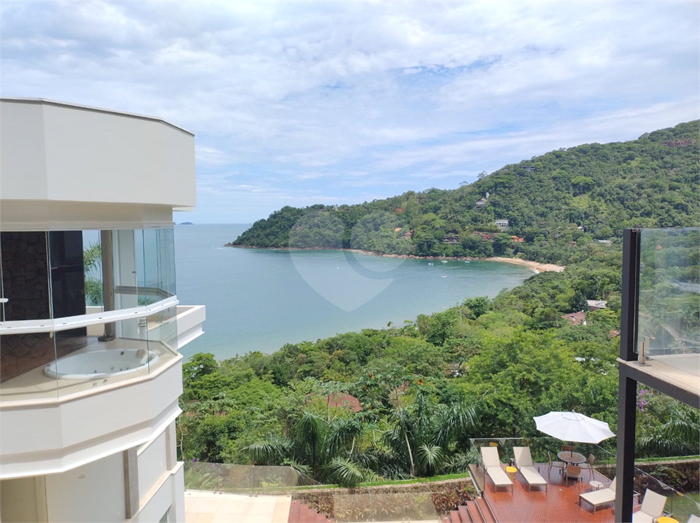 Casa à venda com 4 suítes em Praia Vermelha, Ubatuba, SP