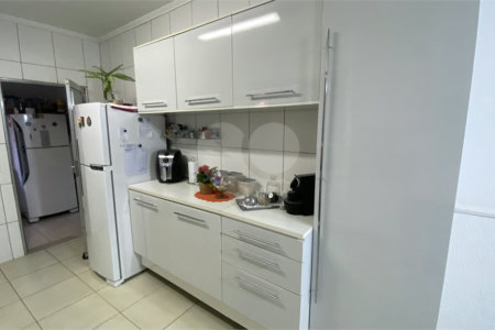 Casa Térrea à venda com 4 quartos, sendo 1 suíte, em Campo Grande, São Paulo, SP