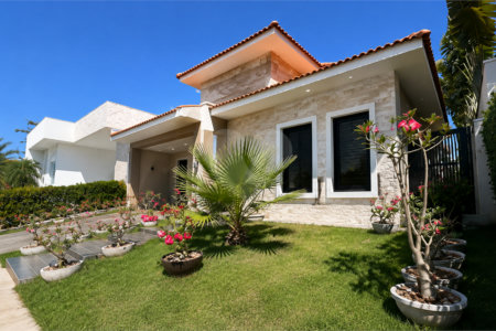 Casa à venda com 3 suítes no condomínio Florais da Mata, Várzea Grande - MT