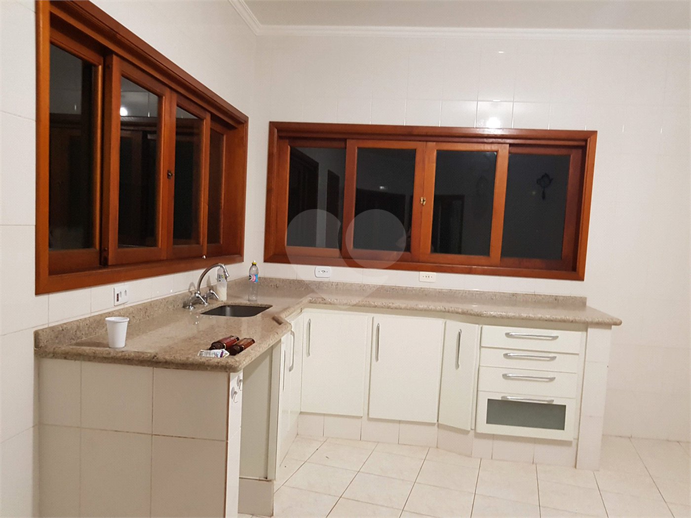Casa à venda com 4 quartos, sendo 2 suítes, no condomínio Alpes da Cantareira, Mairiporã - SP