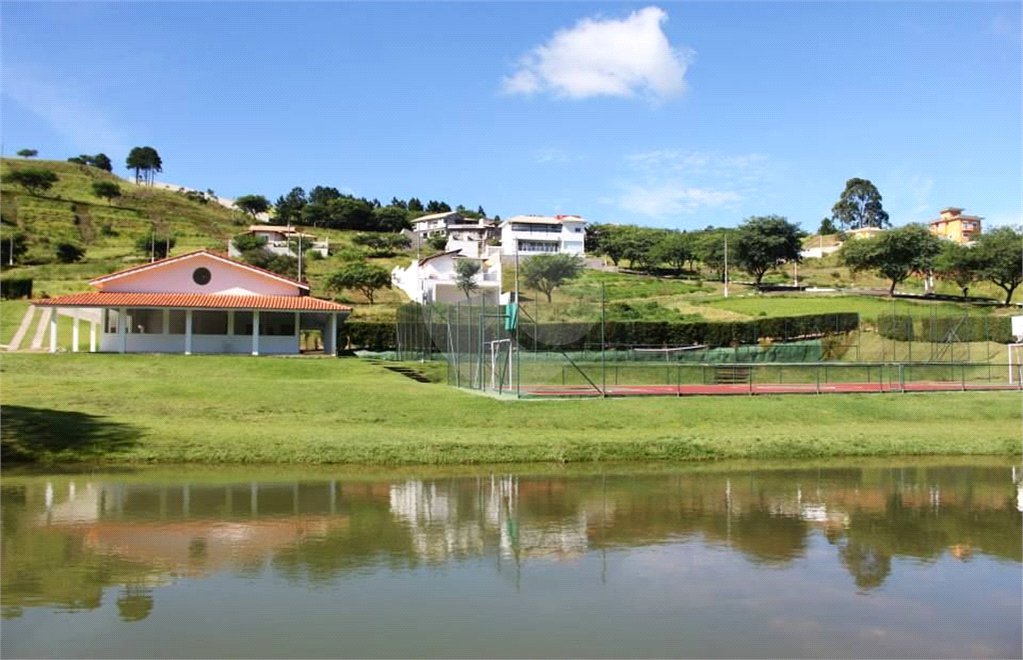 Casa à venda com 3 suítes no condomínio Altos de São Roque, São Roque - SP