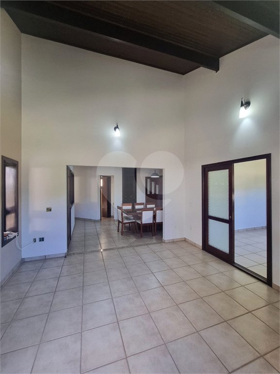 Casa à venda ou para alugar com 3 quartos, sendo 1 suíte, no condomínio Terras de Vinhedo, Vinhedo - SP