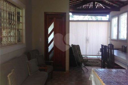 Casa à venda com 4 quartos, sendo 2 suítes, em Loteamento Jardim Parque das Palmeiras, Serra Negra, SP