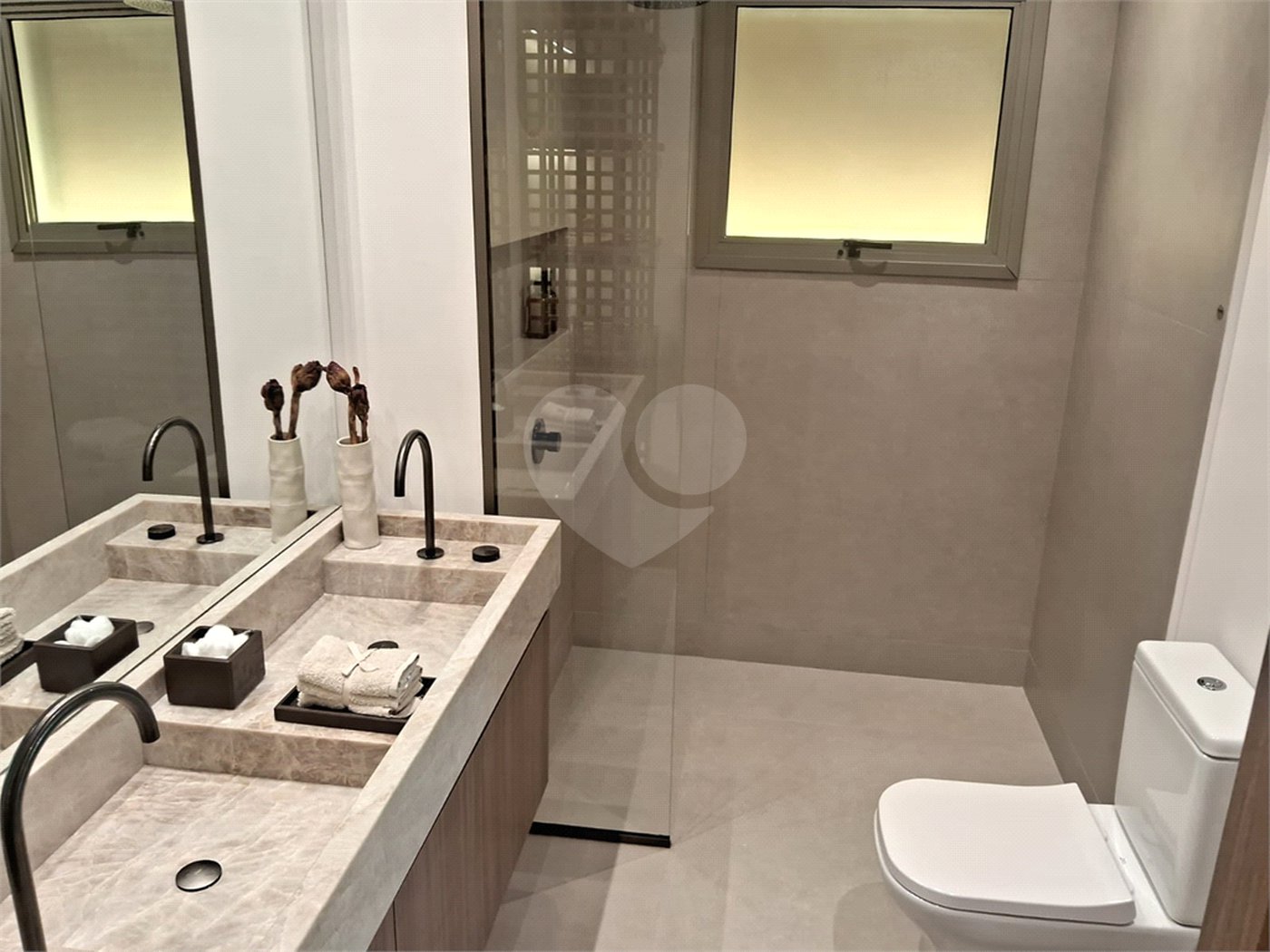 Apartamento à venda com 3 suítes em Moema, São Paulo, SP