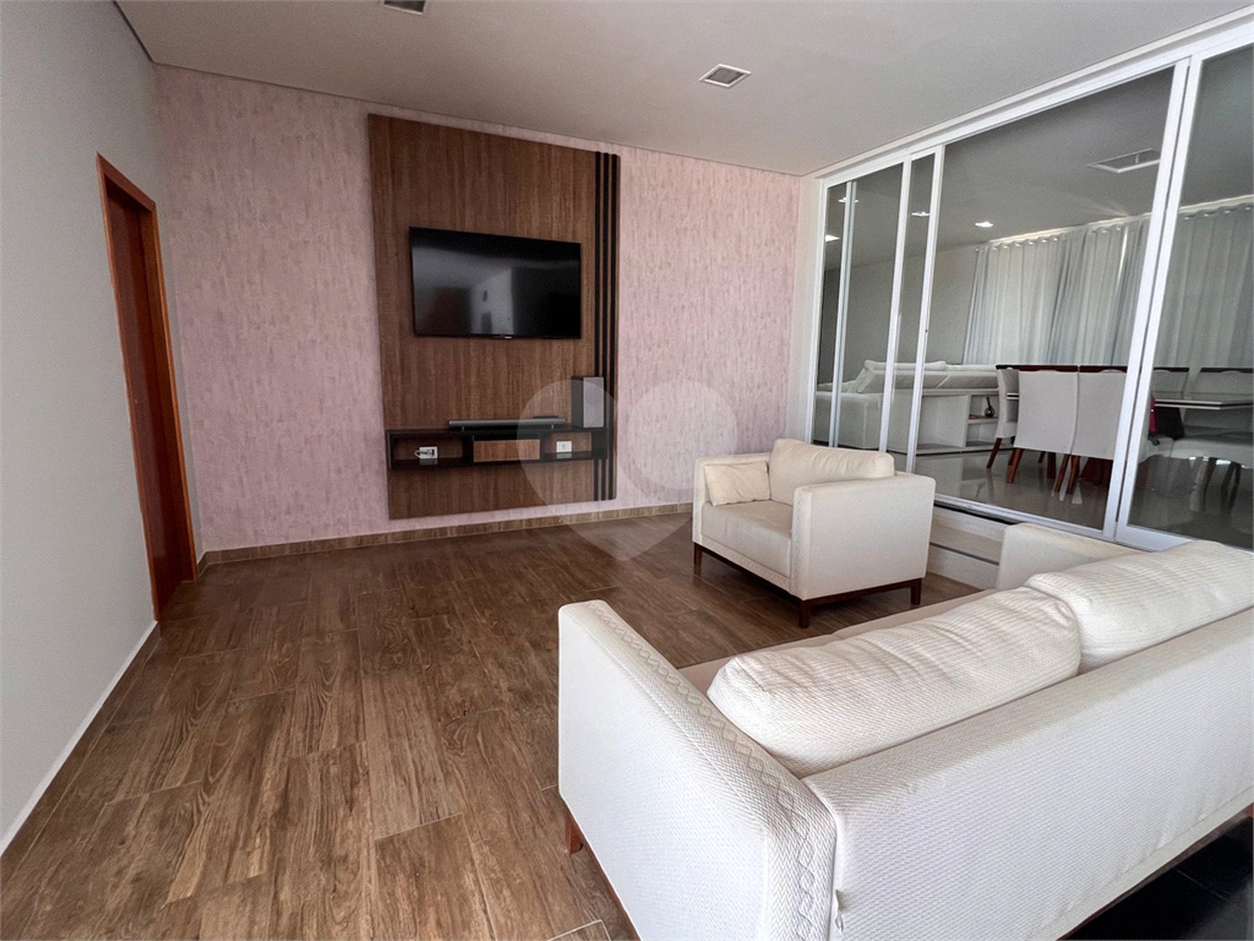 Casa à venda com 3 quartos, sendo 2 suítes, no condomínio Terras de Mont Serrat, Salto - SP