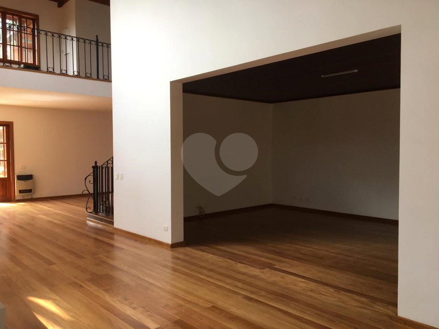 Casa à venda com 5 quartos, sendo 4 suítes,  no condomínio Cantareira, Mairiporã - SP