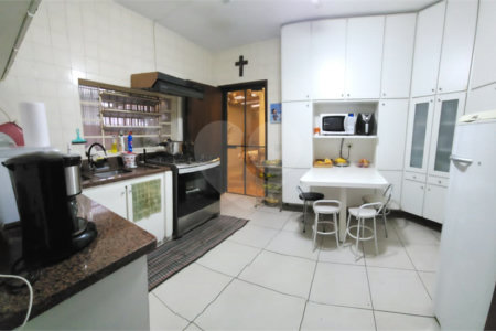Casa à venda com 4 quartos, sendo 2 suítes, em Vila Cordeiro, São Paulo, SP