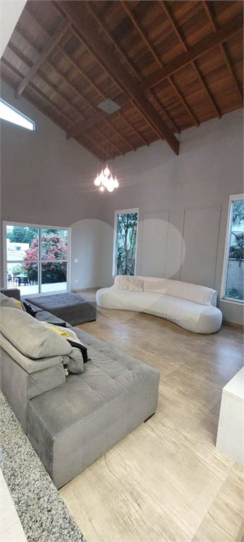 Casa para alugar com 4 quartos, sendo 3 suítes,  no condomínio Figueira Garden, Atibaia - SP