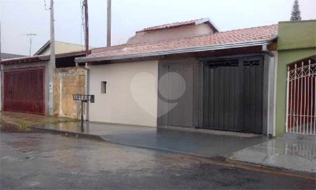 Casa térrea com 2 dormitórios.