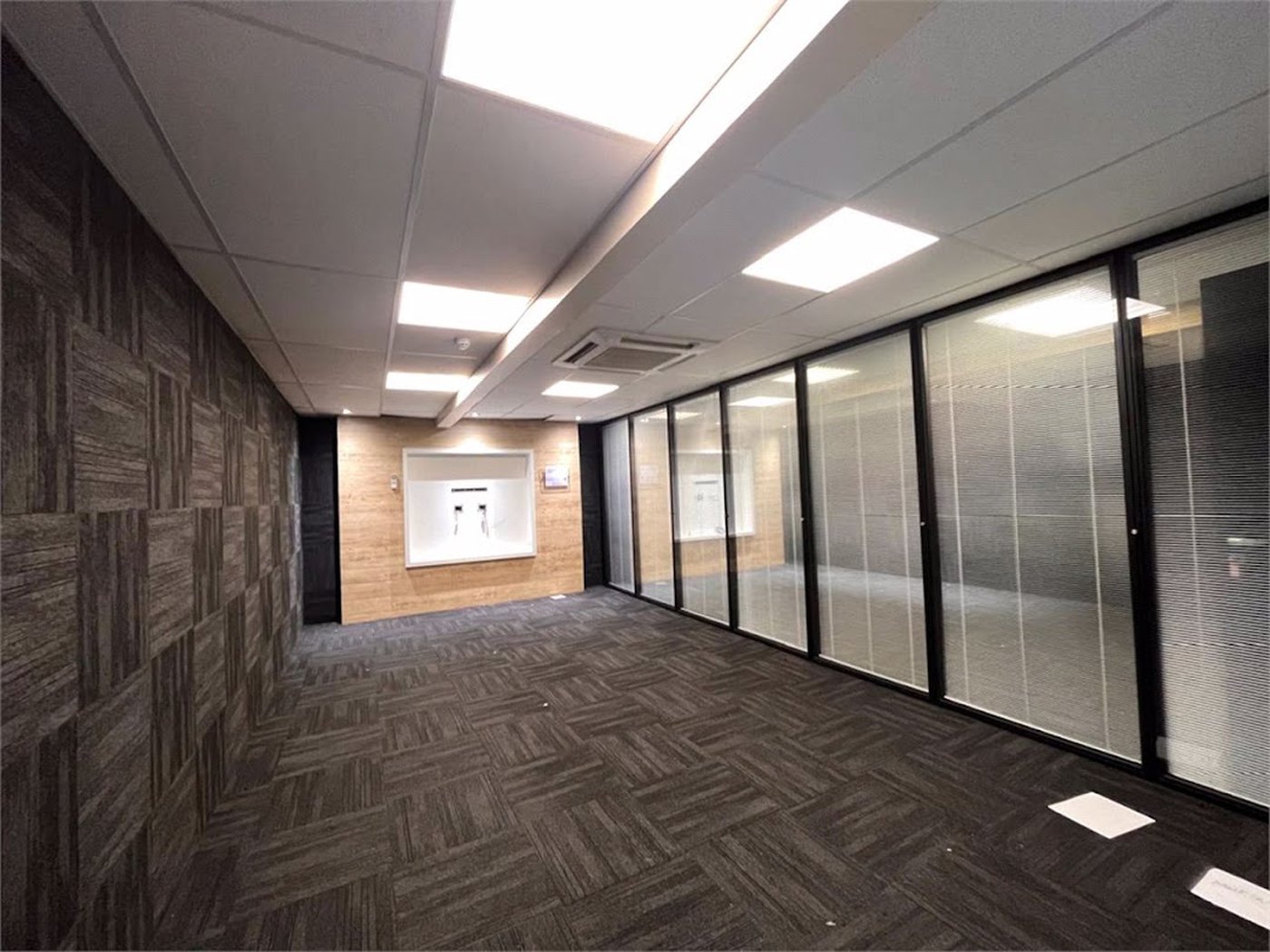 Prédio Corporativo em Santos | 4 Pavimentos | Galpão com Pé-Direito Duplo | Estrutura para +200 Pessoas | Compra Ou Locação