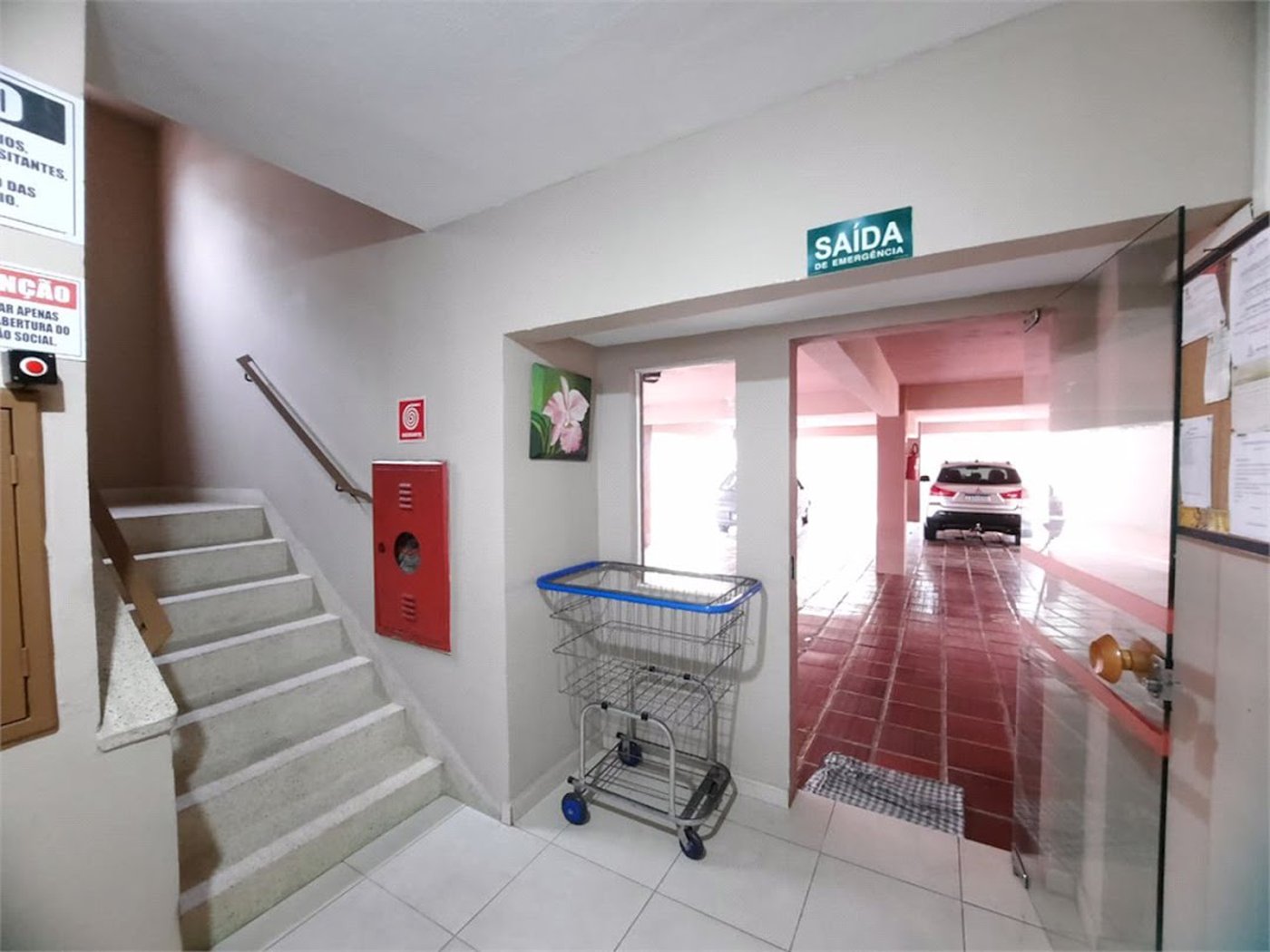 Apartamento com 2 dormitórios à venda na Enseada – 500 metros da praia