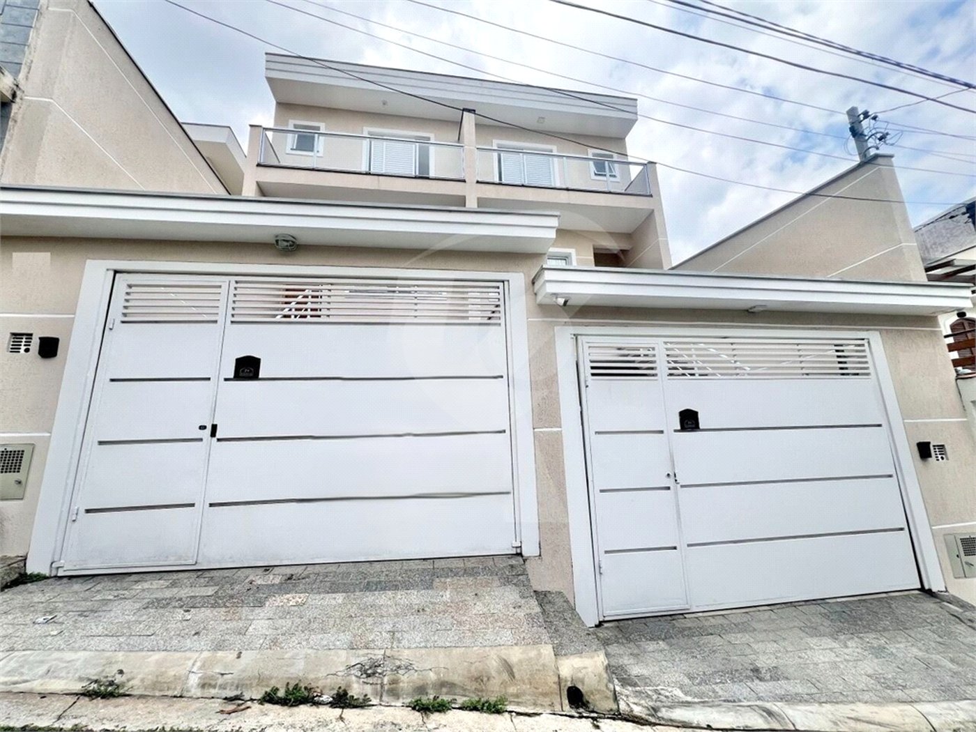 Sobrado à venda com 3 quartos, sendo 1 suíte,  em Tremembé, São Paulo, SP