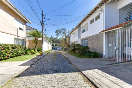 Casa de Vila à venda com 4 quartos, sendo 1 suíte, em Alto da Boa Vista, São Paulo, SP