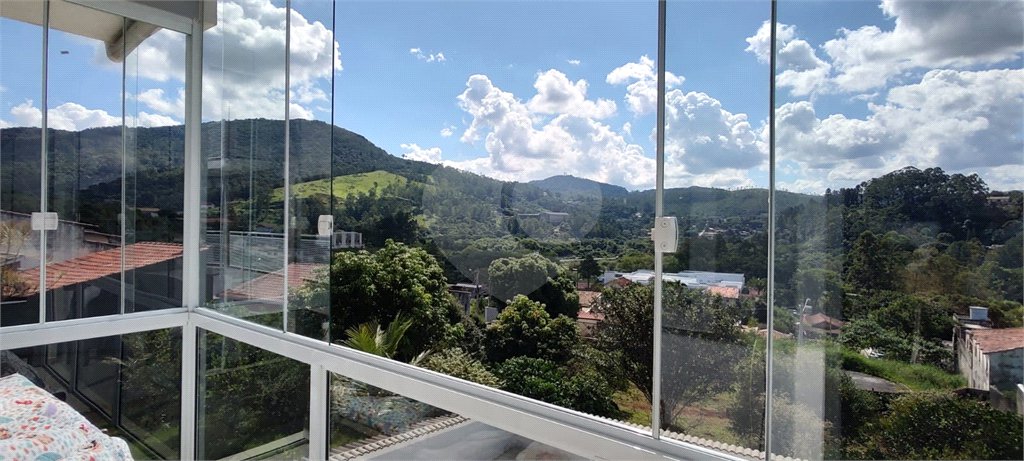 Casa à venda com 5 quartos, sendo 3 suítes,  em Capoavinha, Mairiporã, SP