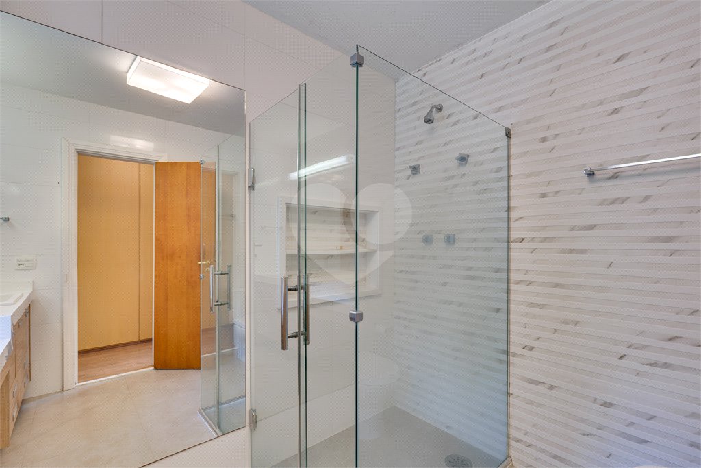 Casa à venda com 4 quartos, sendo 2 suítes, no condomínio Boulevard Saint Michael, São Paulo - SP