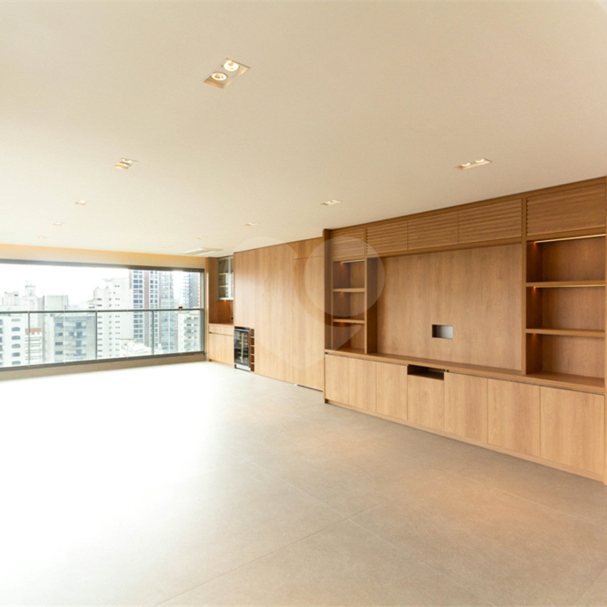 Apartamento à venda ou para alugar com 3 suítes em Moema, São Paulo, SP