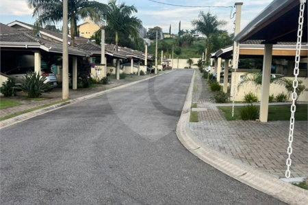 Casa à venda com 3 quartos, sendo 1 suíte, no condomínio Bella Vita, Atibaia - SP