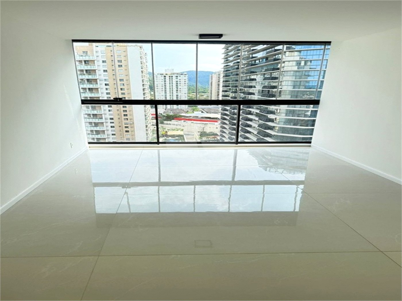 Apartamento à venda com 3 quartos, sendo 1 suíte,  em Recreio dos Bandeirantes, Rio de Janeiro, RJ