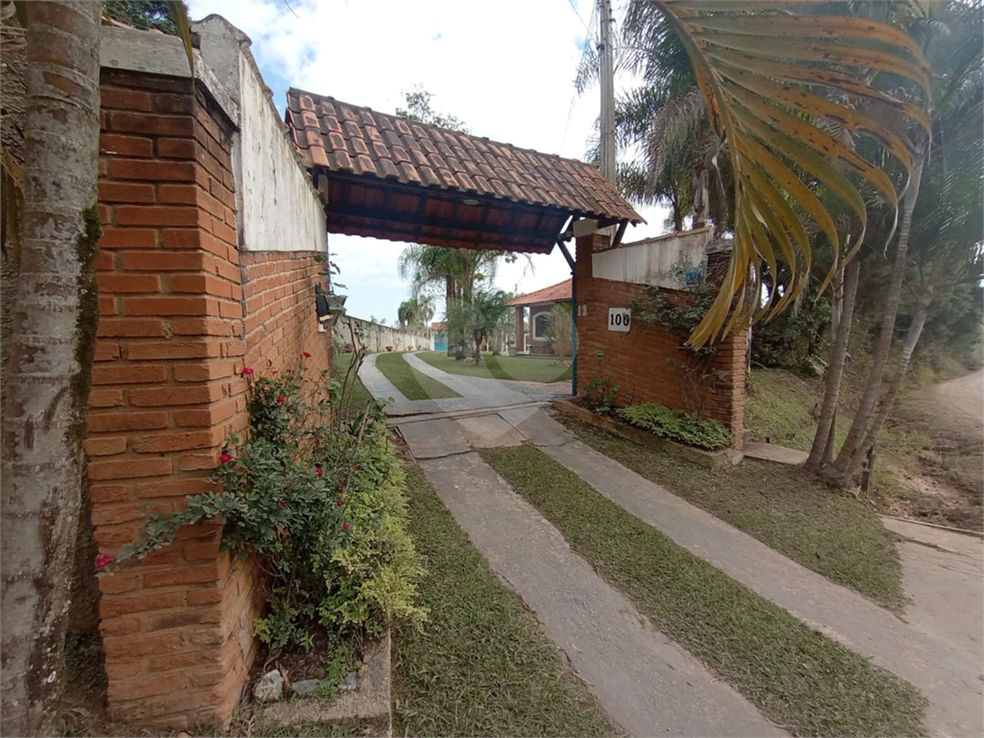 Chácara à venda com 6 quartos, sendo 1 suíte,  em Cercadinho, Alambari, SP