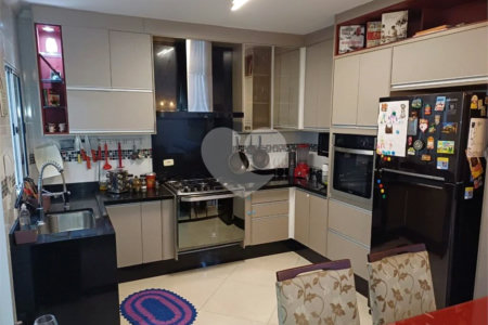Casa à venda com 3 quartos, sendo 1 suíte,  no condomínio Residencial Shekinah, São Paulo - SP