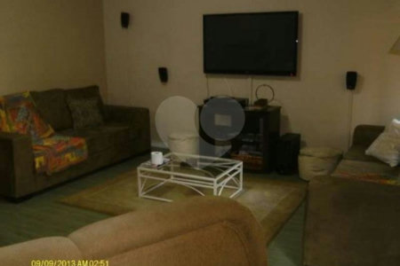 Sobrado à venda com 4 quartos, sendo 2 suítes, em Jardim Peri Peri, São Paulo, SP