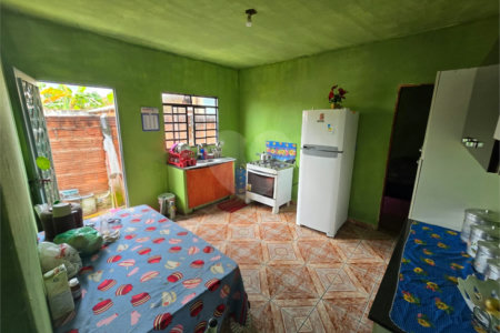 Casa à venda com 2 quartos em Vila Carvalho, Itapetininga, SP