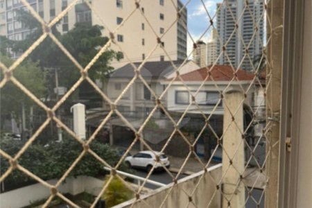 Apartamento com 03 dormitórios com 1 vaga de garagem.