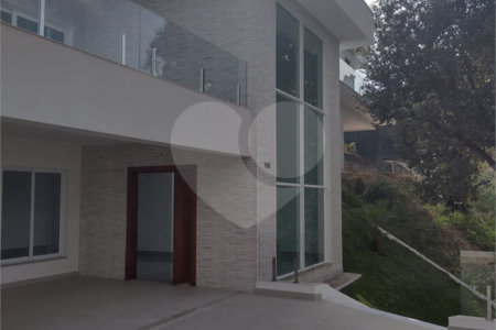 Casa à venda com 4 suítes no condomínio Estância Marambaia, Vinhedo - SP