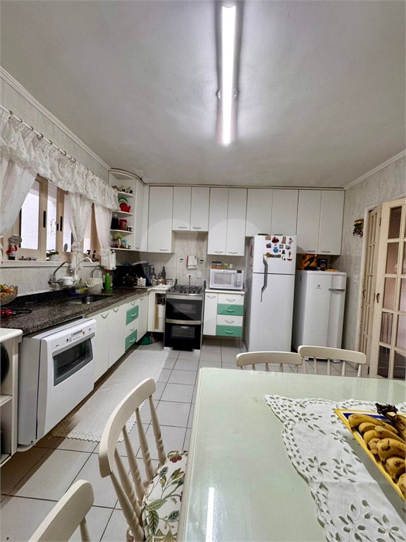 Casa à venda com 3 quartos, sendo 1 suíte, no condomínio Morada dos Pássaros, São Paulo - SP