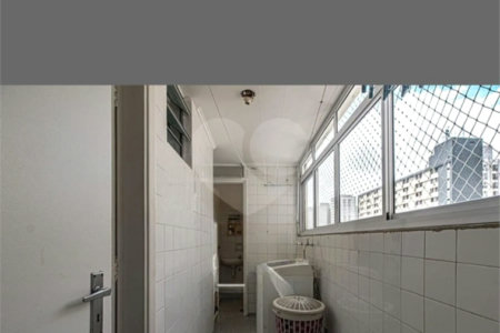 Apartamento à venda com 3 quartos, sendo 1 suíte,  em Aclimação, São Paulo, SP