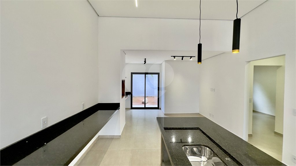 Casa à venda com 3 quartos, sendo 1 suíte, no condomínio Brasil, Atibaia - SP