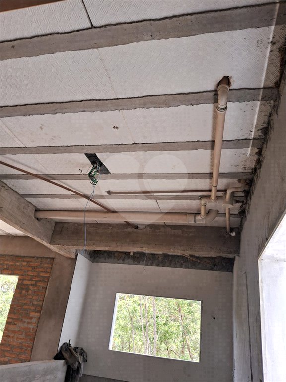 Casa à venda com 3 quartos, sendo 1 suíte, no condomínio Mosaico da Serra, Mogi das Cruzes - SP