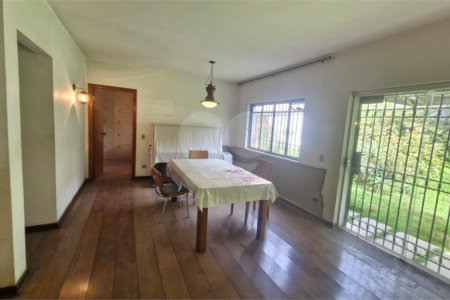 Sobrado à venda com 3 quartos, sendo 1 suíte, em Cidade São Francisco, São Paulo, SP