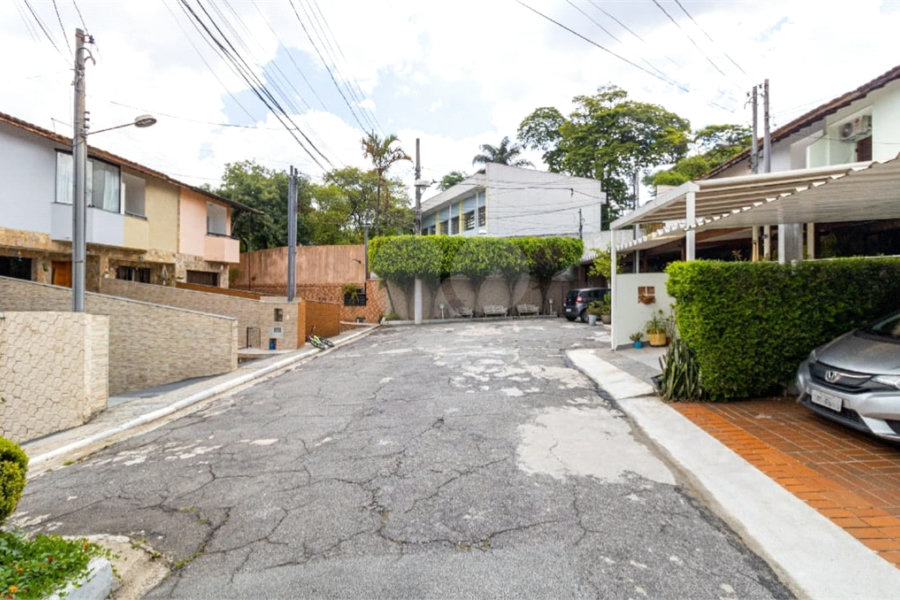 Casa à venda com 2 quartos, sendo 1 suíte, no condomínio Colina de Goiás, São Paulo - SP