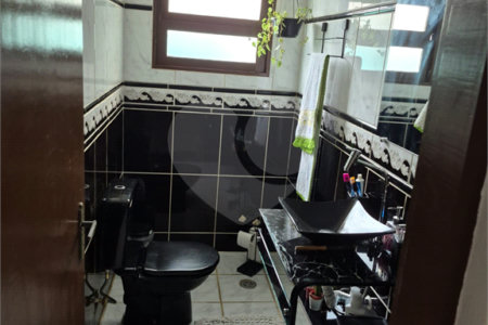 Sobrado à venda com 3 quartos, sendo 1 suíte, em Jardim Modelo, Suzano, SP
