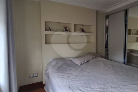 Sobrado à venda com 4 quartos, sendo 1 suíte, em Jabaquara, São Paulo, SP