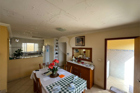 Casa à venda com 4 quartos, sendo 1 suíte, em Vila Henrique, Salto, SP