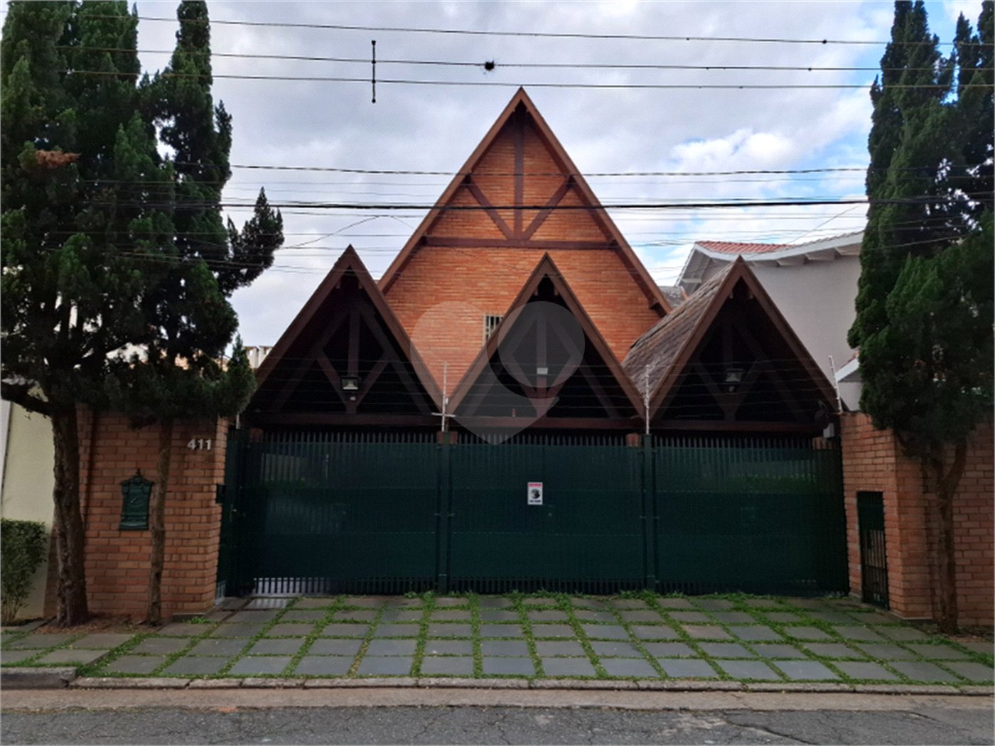 Sobrado à venda com 4 quartos, sendo 2 suítes,  em Jardim Leonor, São Paulo, SP