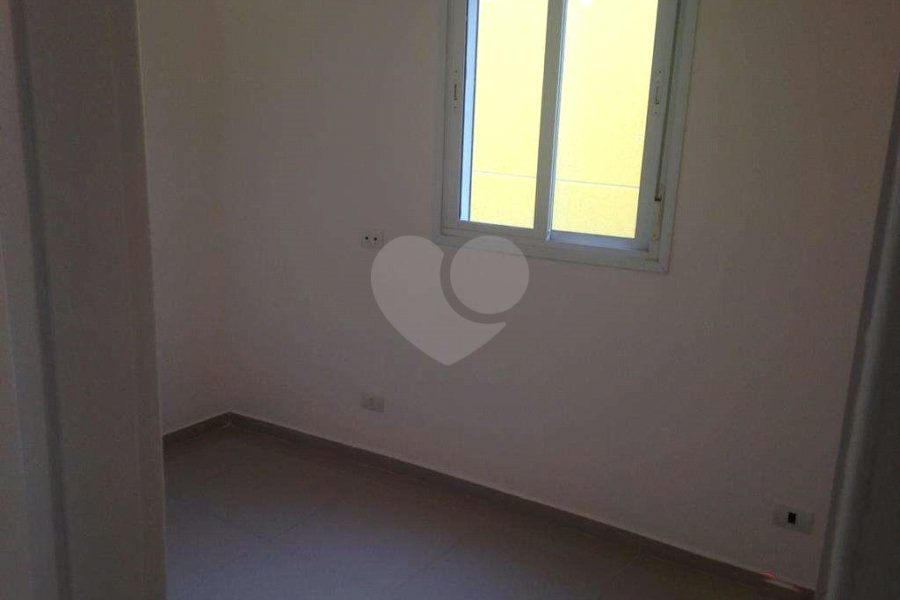 Casa à venda com 3 quartos, sendo 2 suítes, no condomínio Residencial Vegas, São Paulo - SP