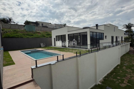 Casa à venda com 3 suítes no condomínio Shamballa III, Atibaia - SP