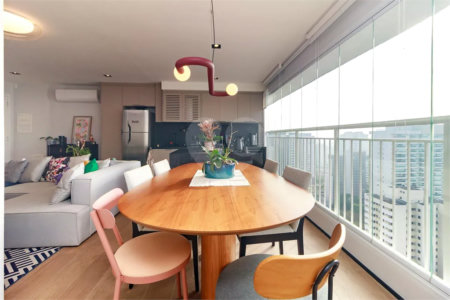 Apartamento à venda com 3 quartos, sendo 1 suíte,  em Santo Amaro, São Paulo, SP