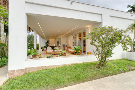 Casa Térrea à venda ou para alugar com 4 suítes em Alto da Boa Vista, São Paulo, SP