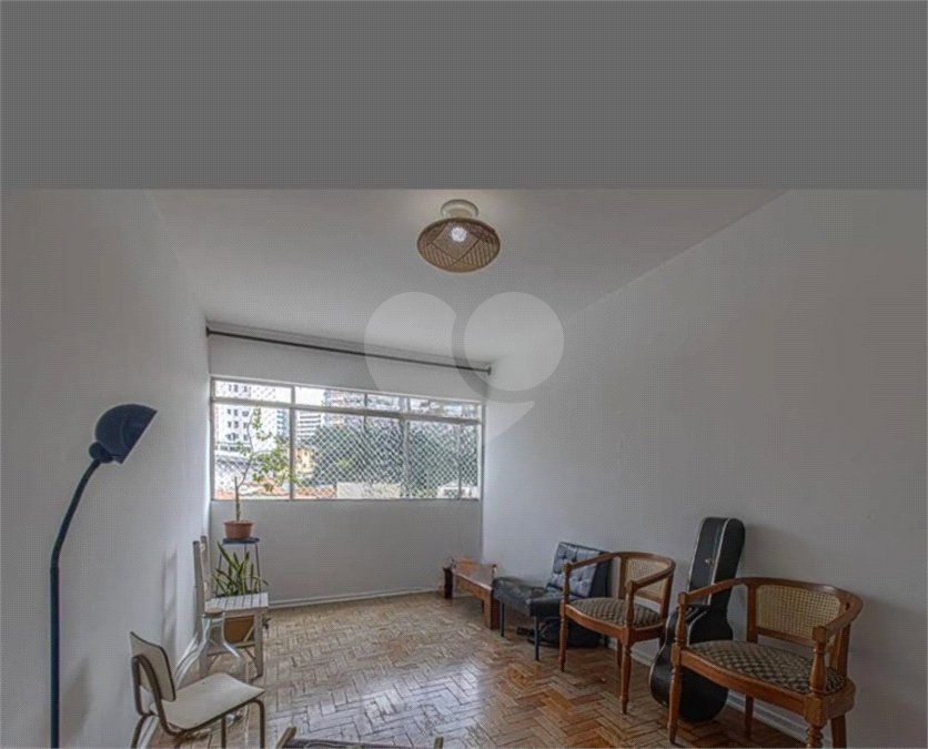 Apartamento à venda com 3 quartos, sendo 1 suíte,  em Aclimação, São Paulo, SP