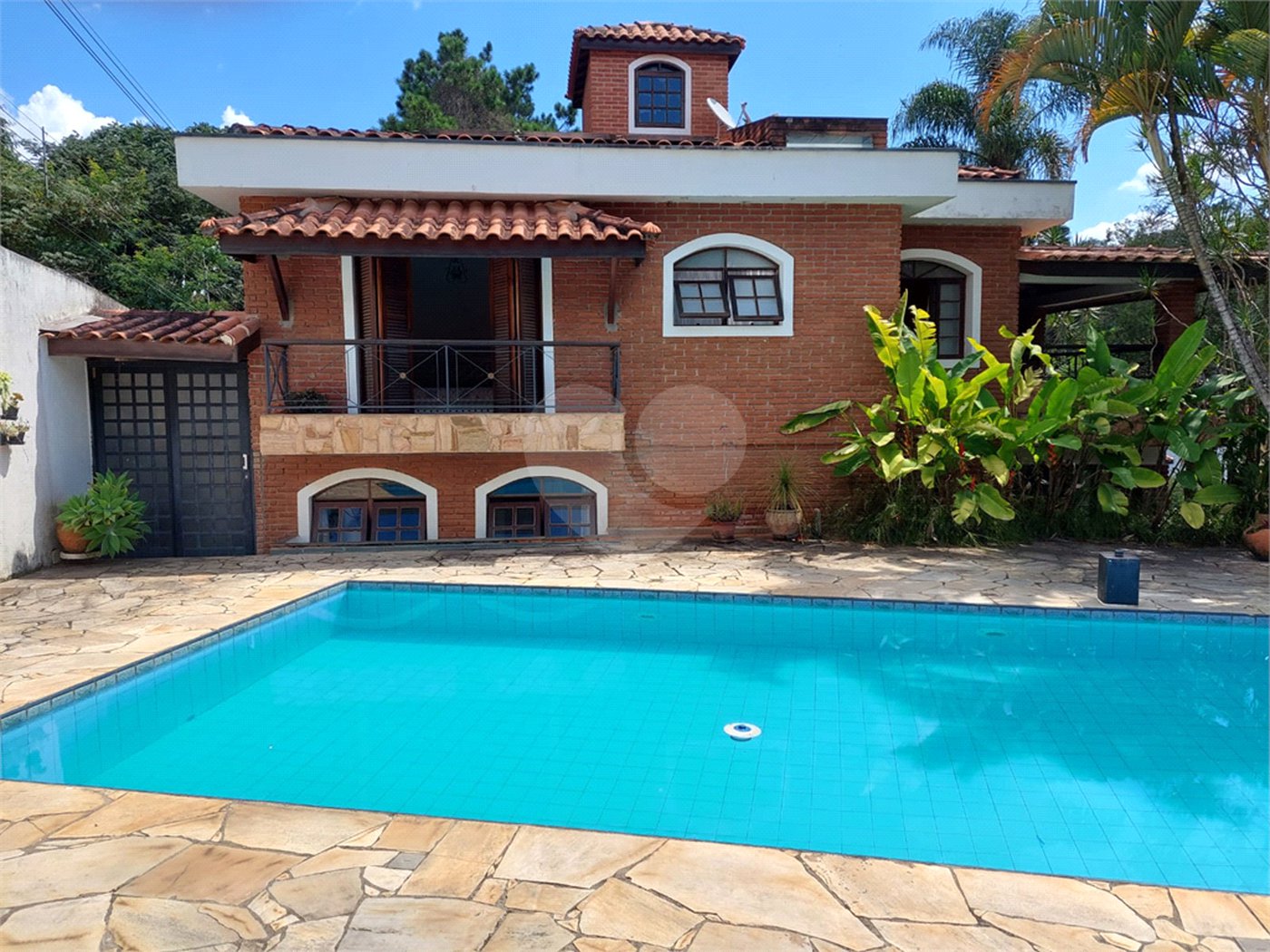 Casa à venda ou para alugar com 5 quartos, sendo 1 suíte, em Cumbari, Mairiporã, SP