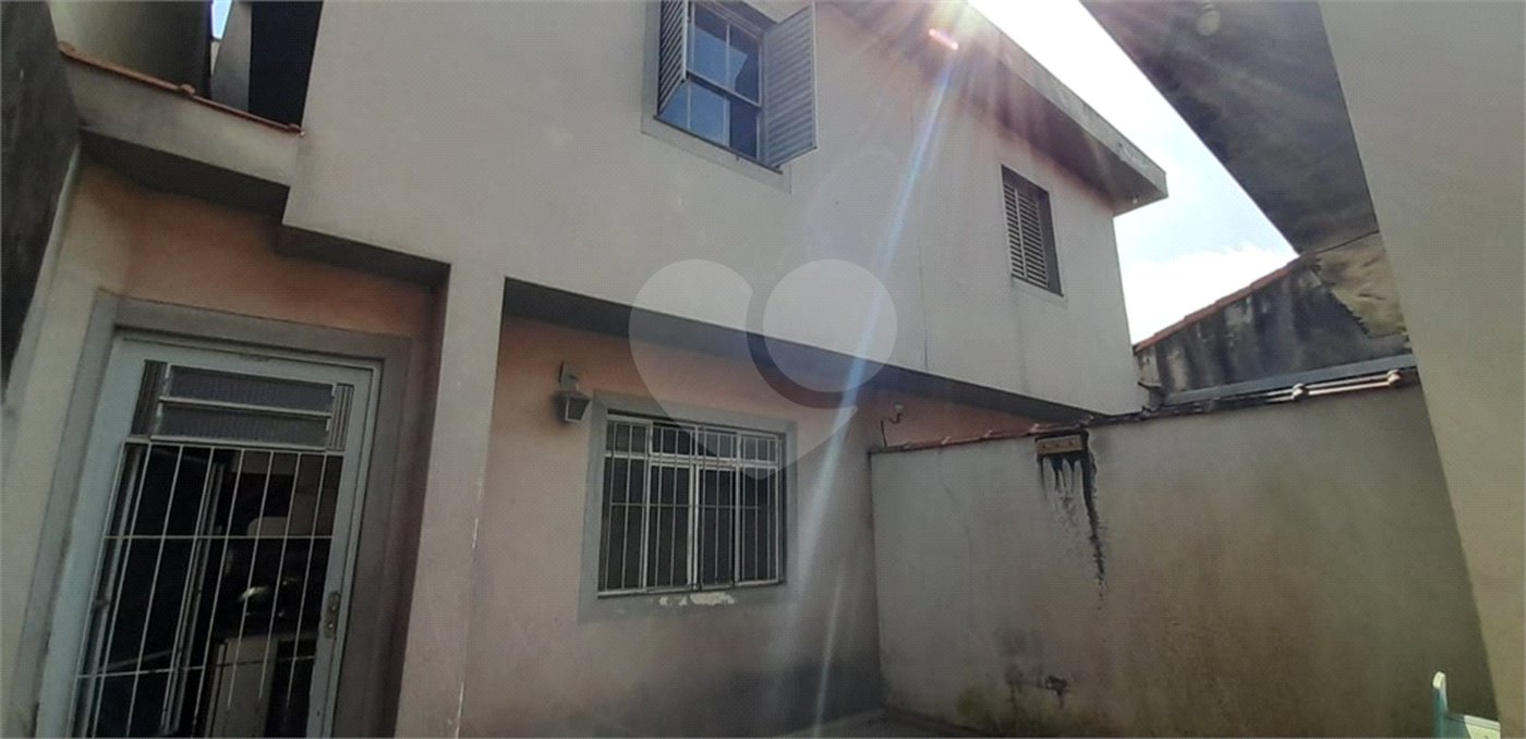 Sobrado à venda com 3 quartos, sendo 2 suítes,  em Vila Pires, Santo André, SP